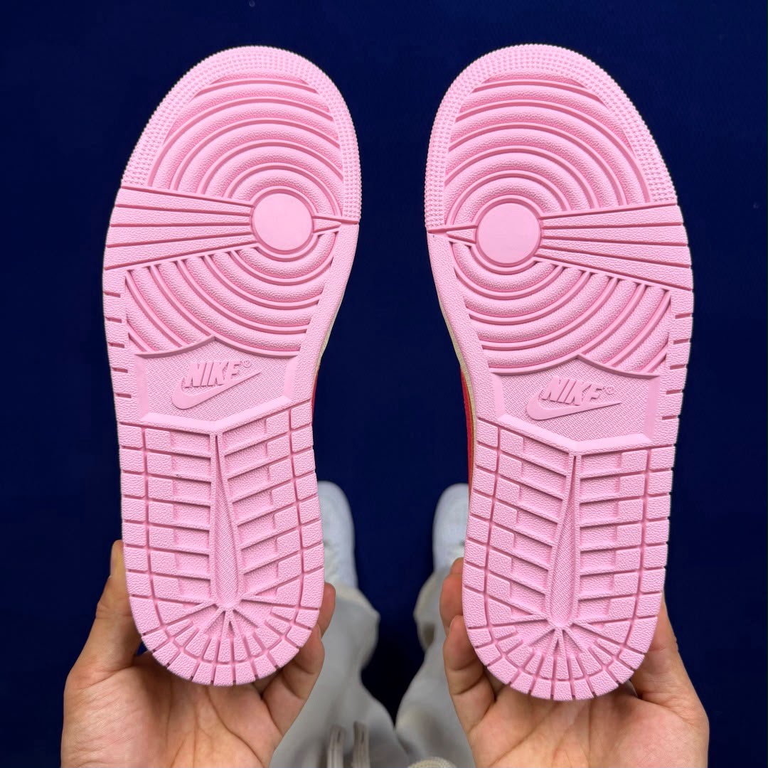 Air Jordan 1 Low x Travis Scott Tropical Pink