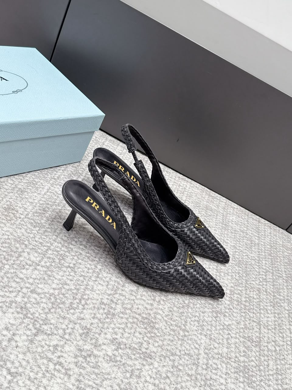 Prada Salto Slingback em Couro Trançado