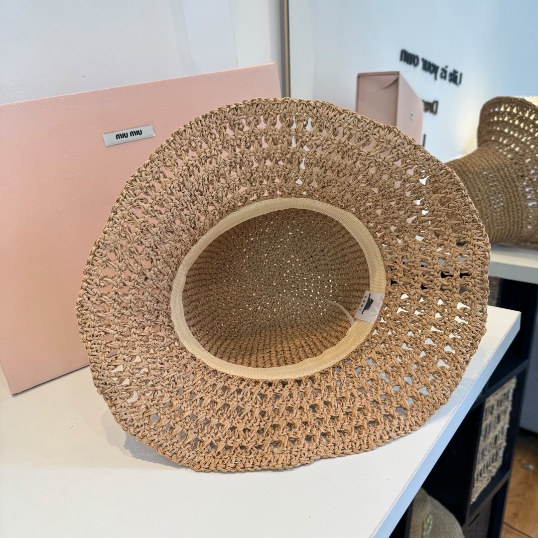 Chapéu Bucket de Ráfia Trançada Miu Miu