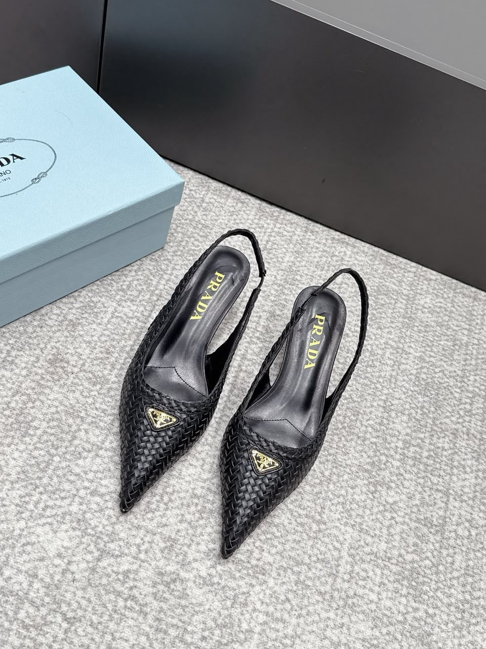 Prada Salto Slingback em Couro Trançado