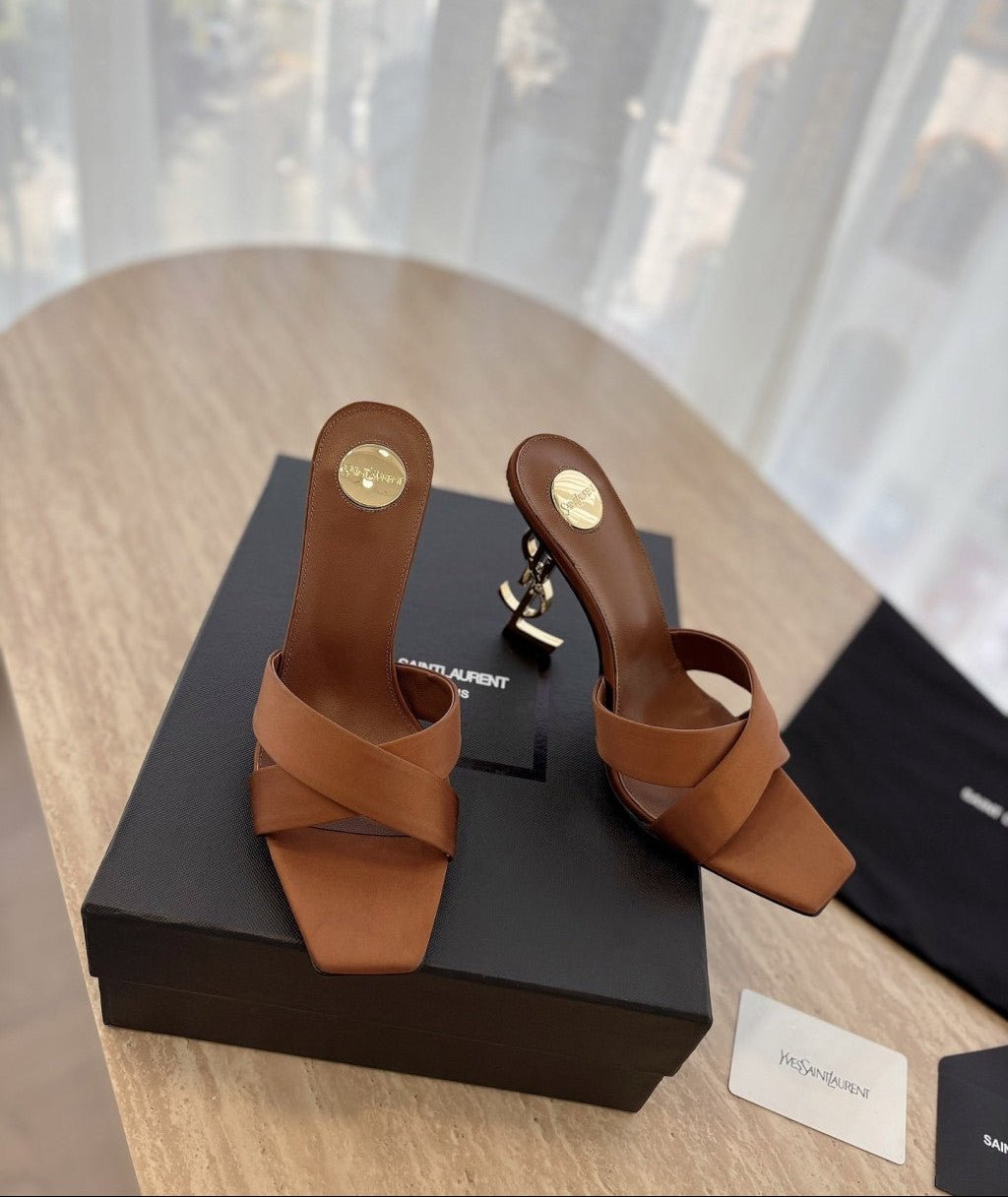 Saint Laurent  Mules Opyum Em Crepe De Cetim Marrom