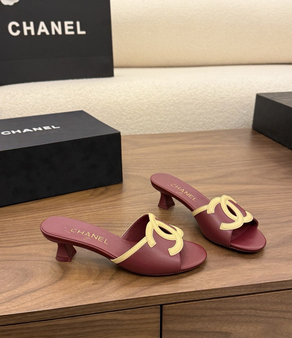 Chanel Interlocking CC Heeled Mules Burgundy & Beige. Salto 5 cm.