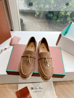 Loro Piana Summer Walk Camurça Marrom.