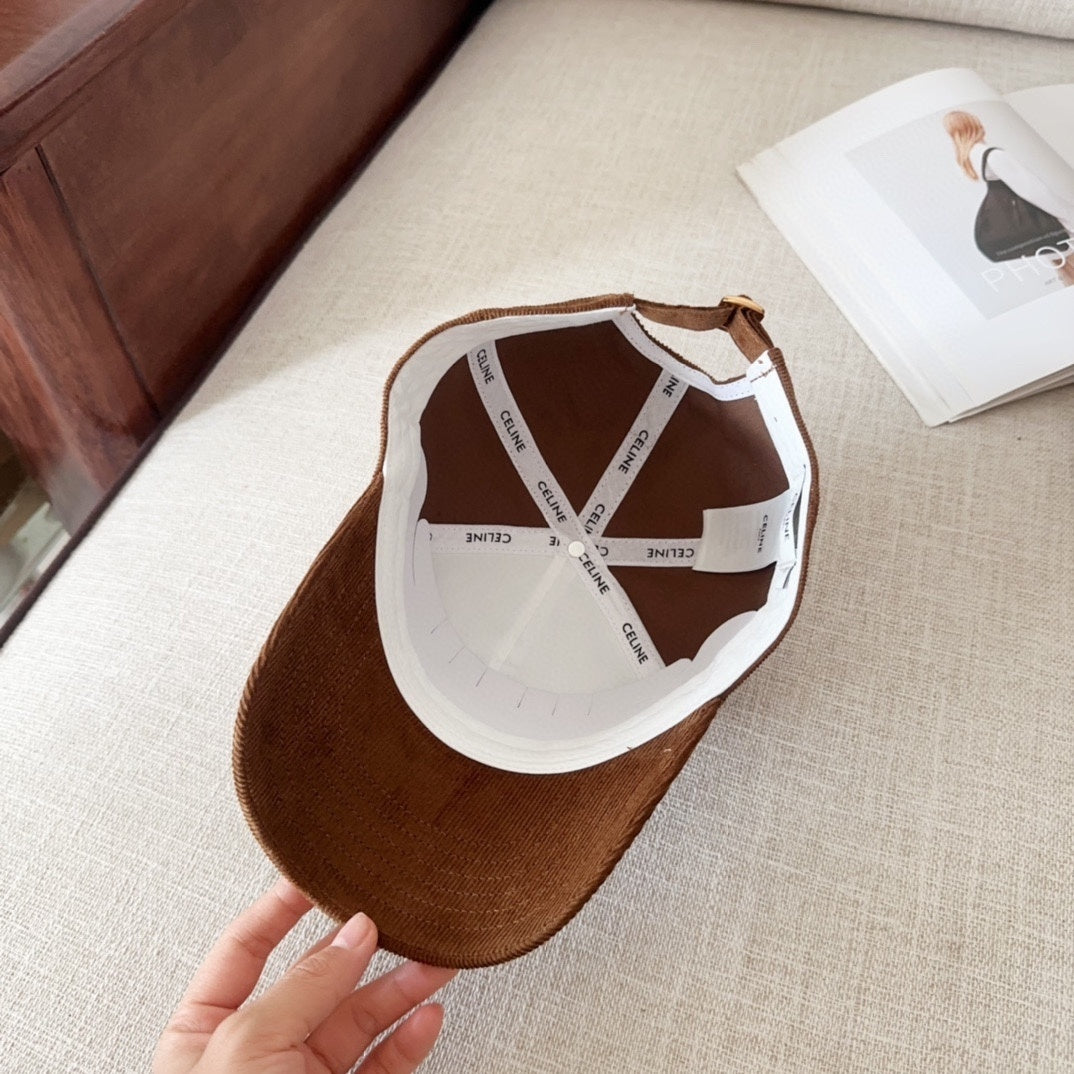 Boné Celine Brown