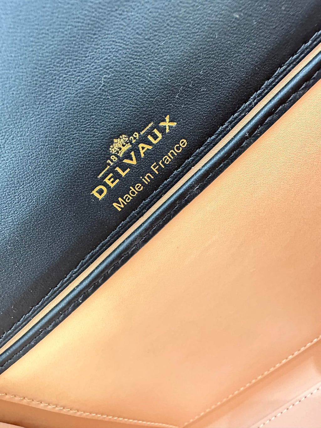 Delvaux Tempête MM Black Ferragens Douradas