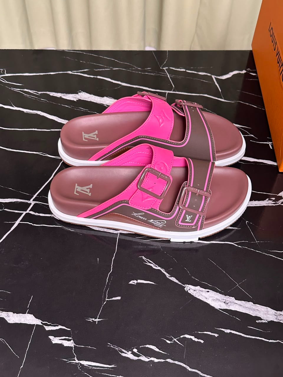Sandália Louis Vuitton Trainer Mule Rose