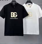Camiseta Dolce & Gabbana com Tag Traseira de Cetim Dourado "2024"