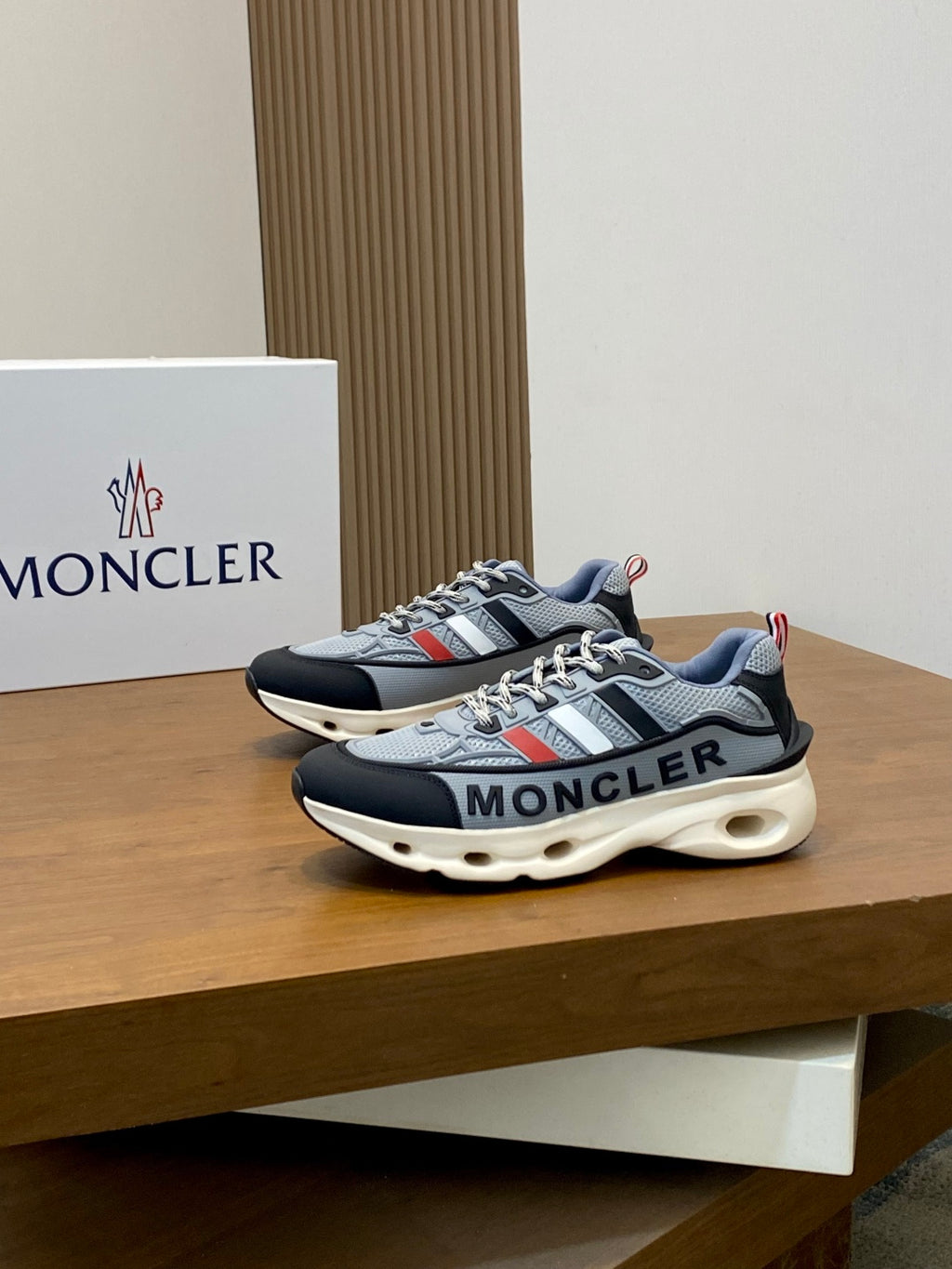 Tênis Moncler Leave No Trace Cinza