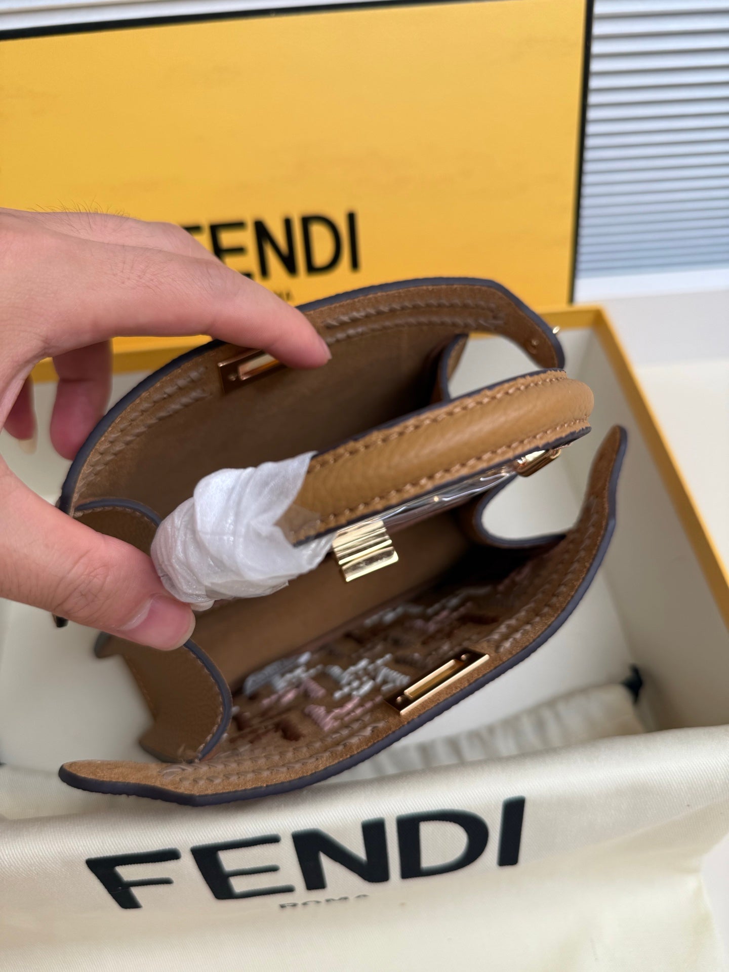 Fendi Peekaboo ISeeU FF Interlace Marrom
