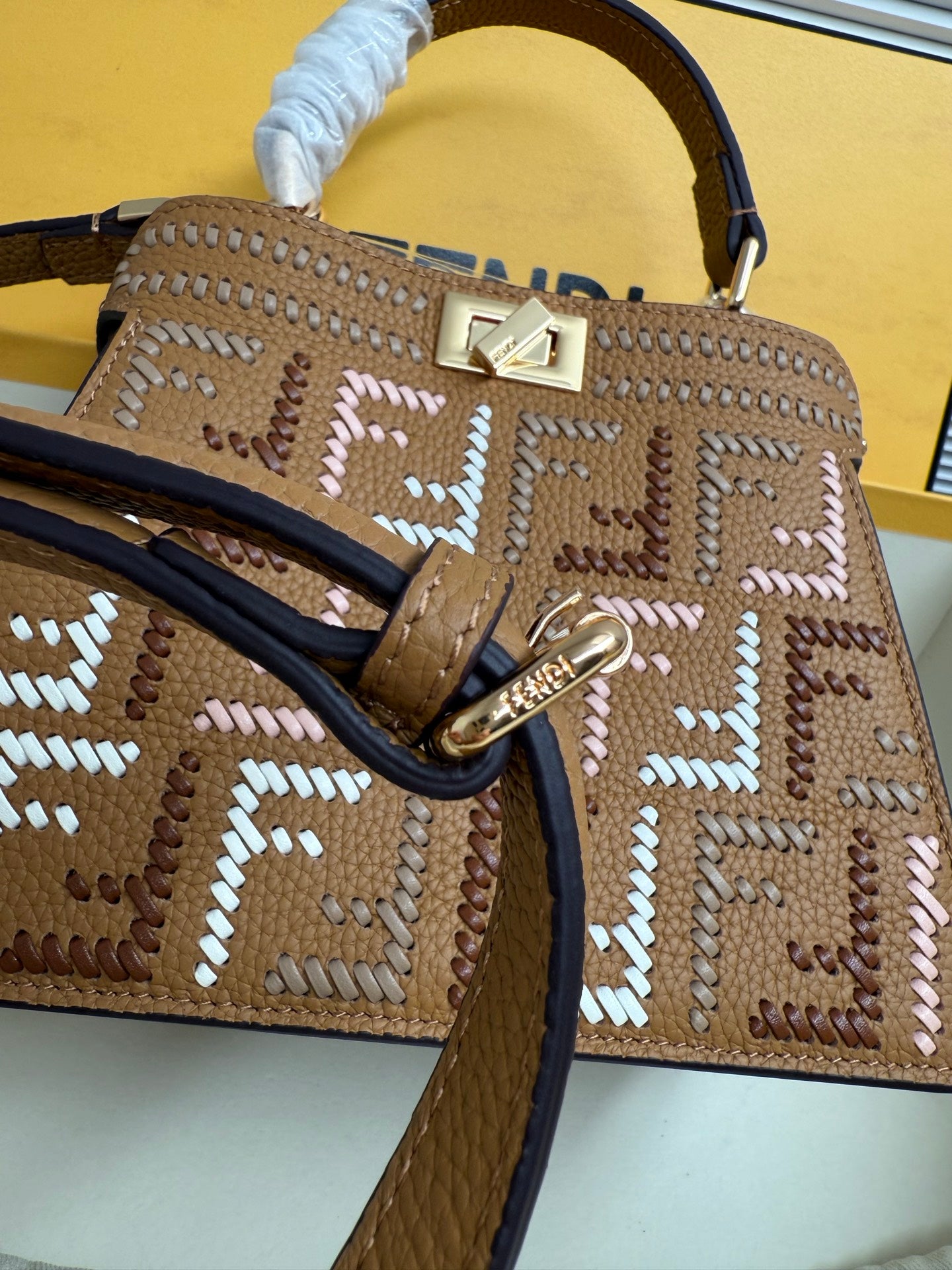 Fendi Peekaboo ISeeU FF Interlace Marrom