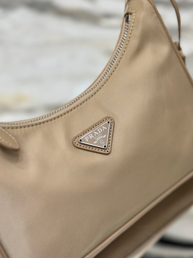 Bolsa Prada mini Re-Edition 2000