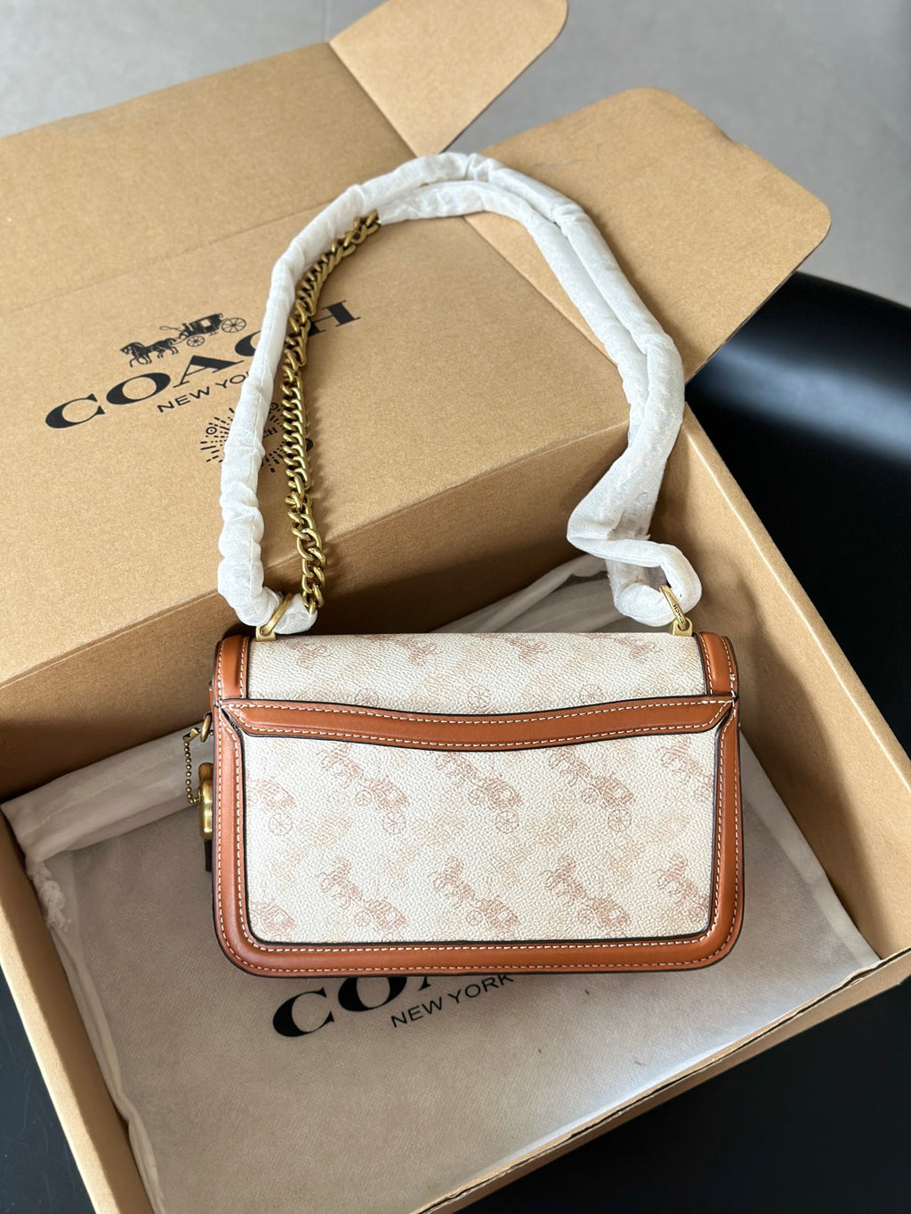 Coach Hero Shoulder Bag Horse & Carriage