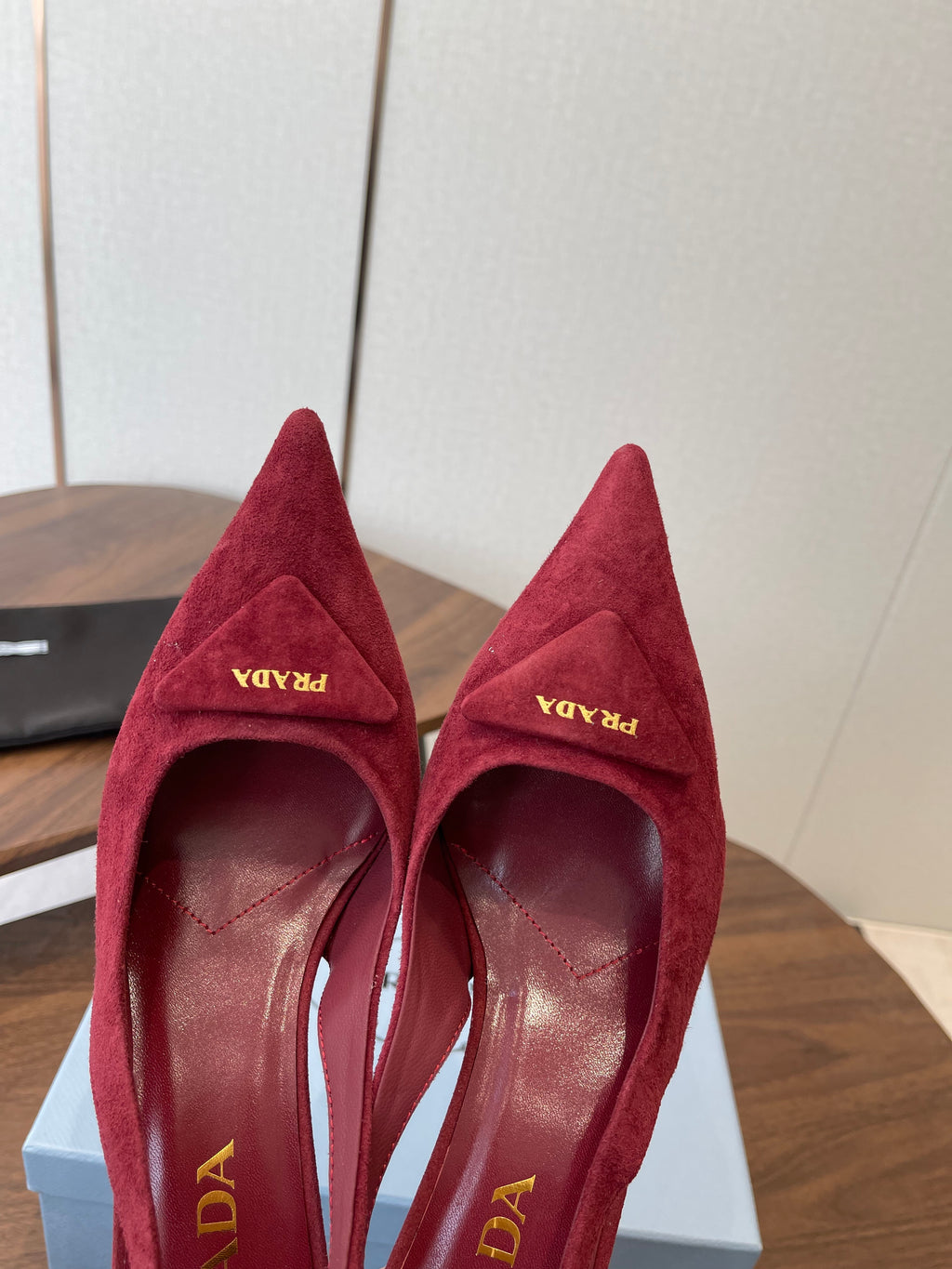 Prada Scarpin Slingback Pumps Suede Rede