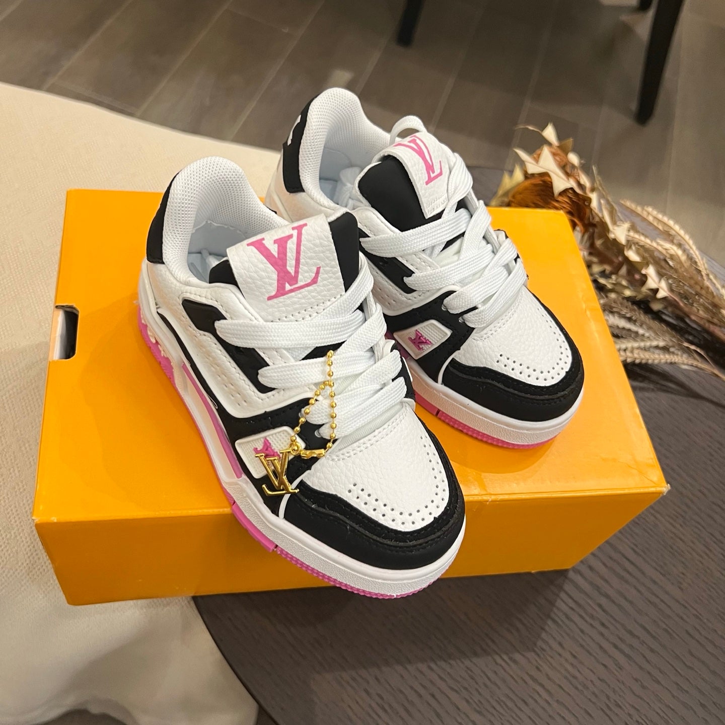 Trainer 54 LV Black and Pink Infantil