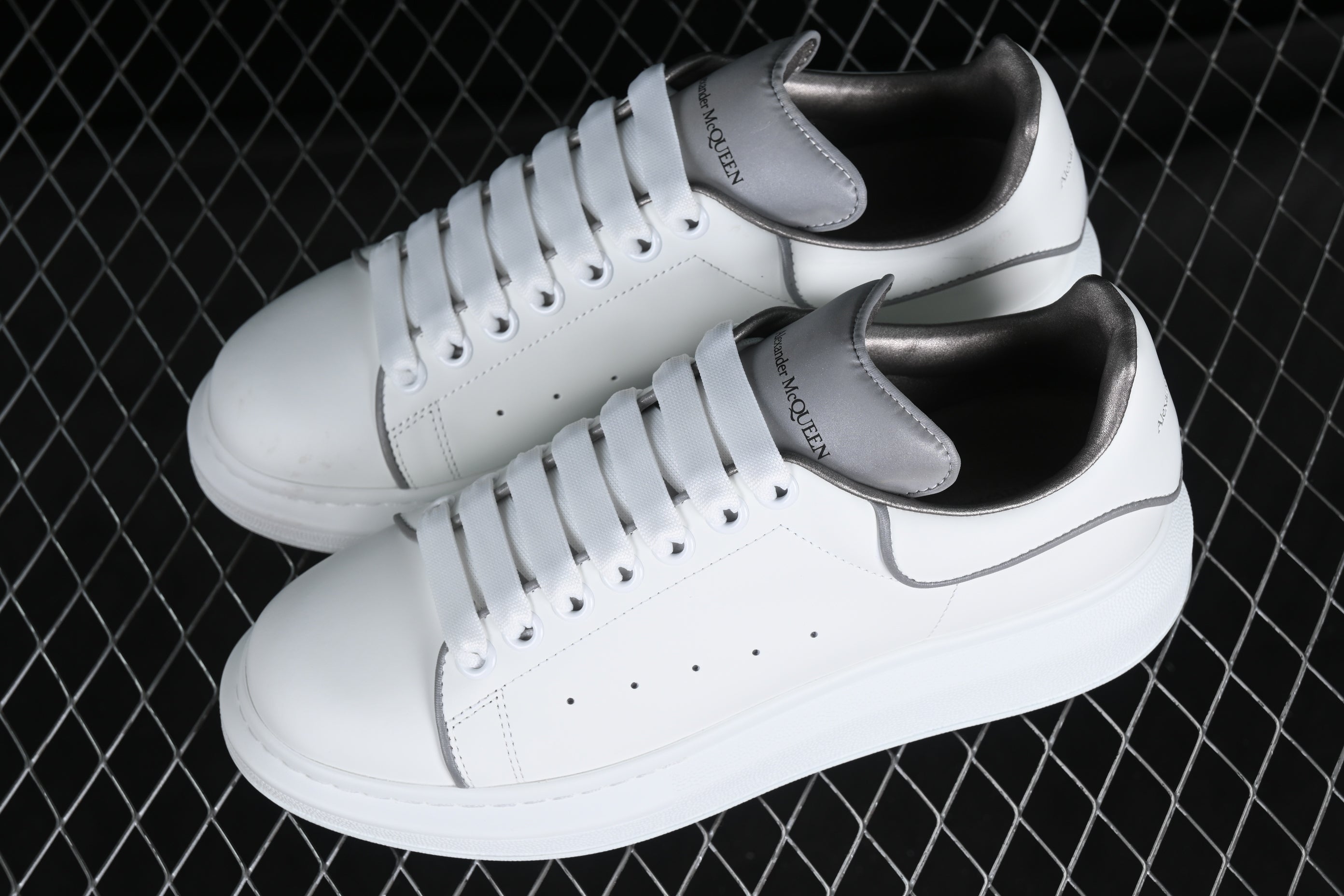 Alexander McQueen Oversized Branco/Cinza – Manfrim Store