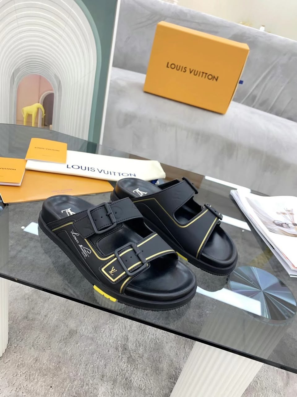 Sandália Louis Vuitton Trainer Mule Black / Yellow