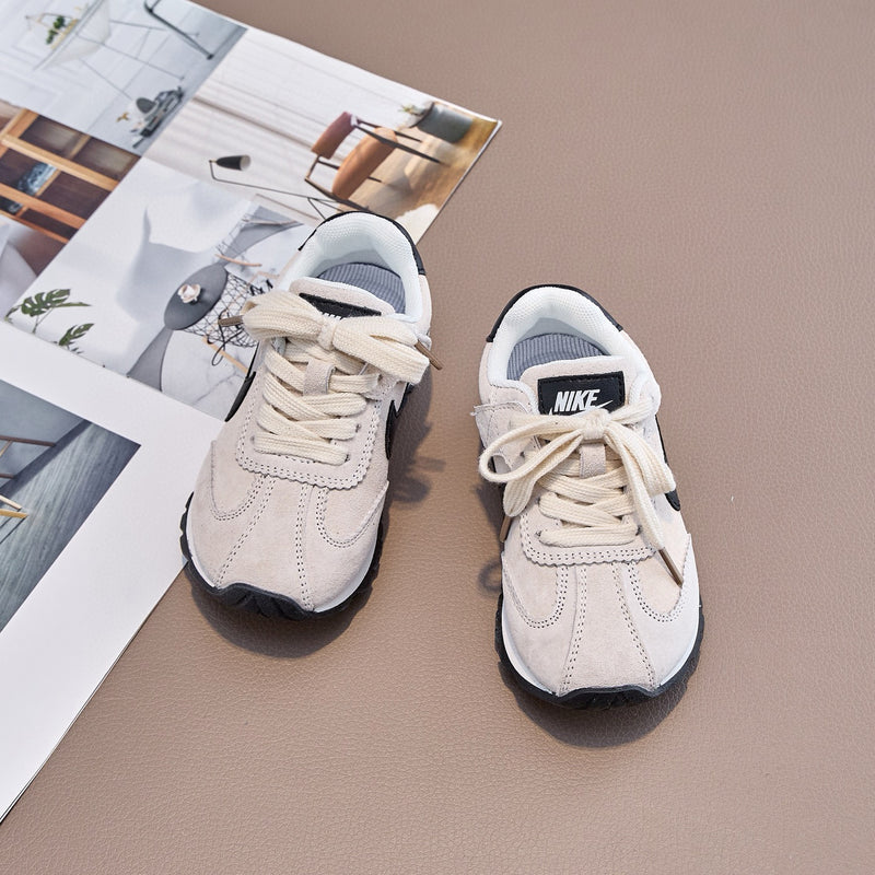 Nike valiant white infantil