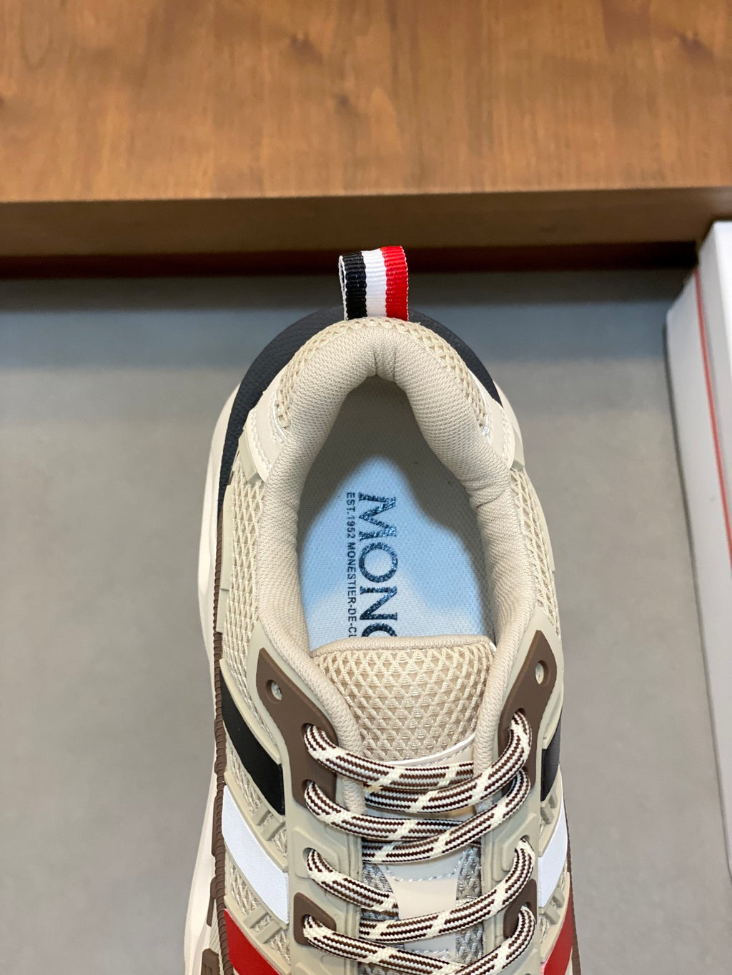 Tênis Moncler Leave No Trace Beje