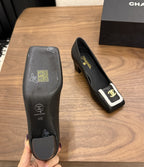 Chanel Blazy Turnlock Pumps Black Ivory. Salto 5 cm.
