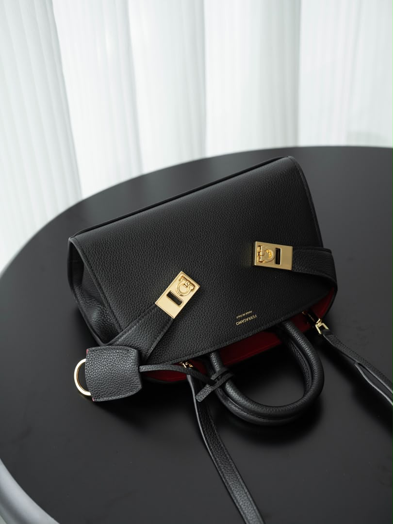 Bolsa Tote Ferragamo Hug Black Red