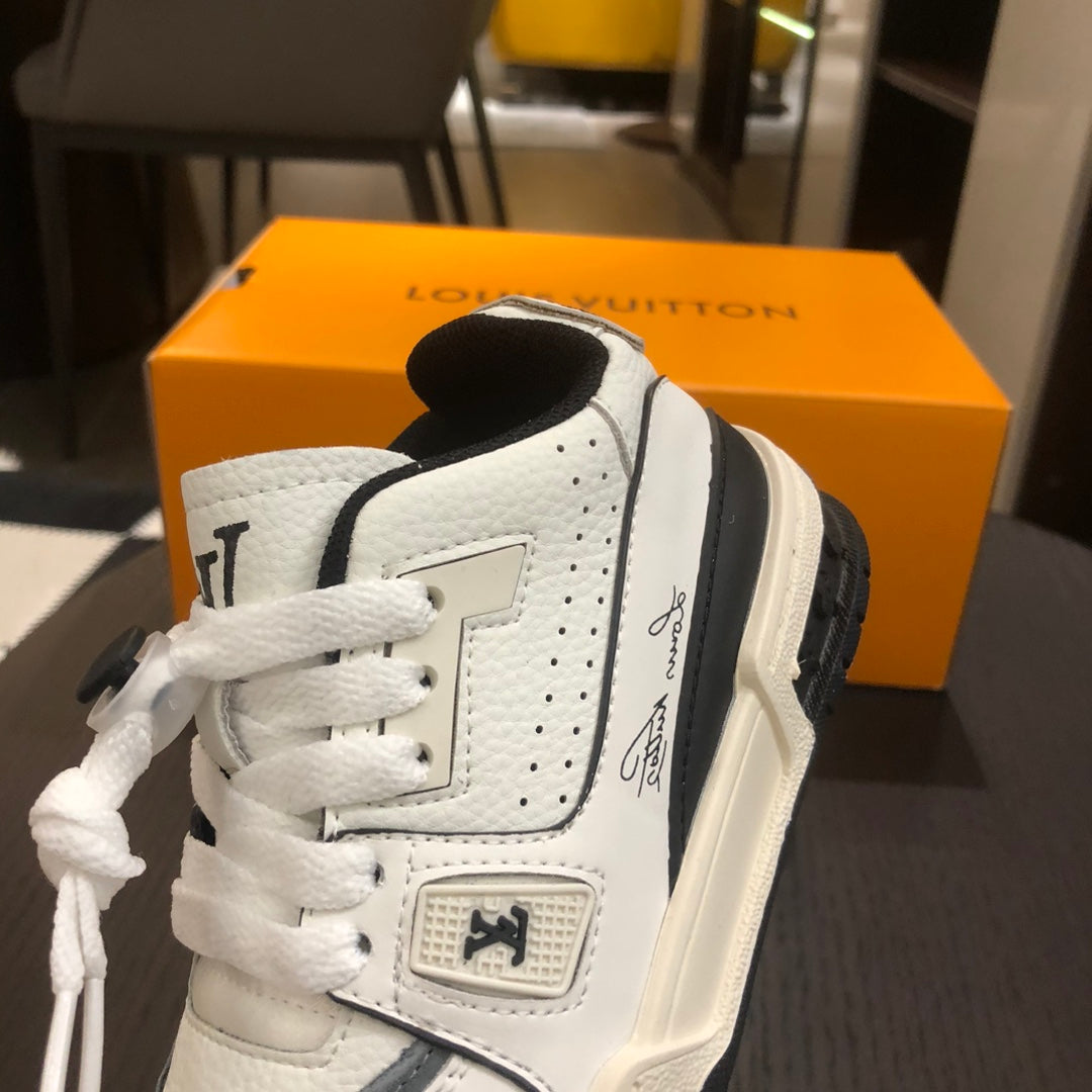Trainer 54 LV  Black and White Infantil