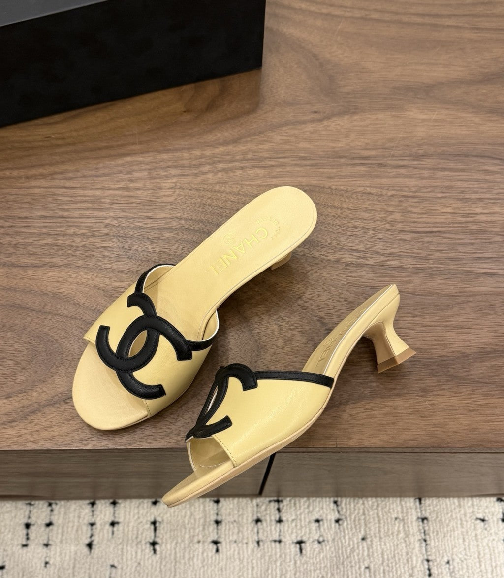 Chanel Interlocking CC Heeled Mules Yellow & Black. Salto 5 cm.