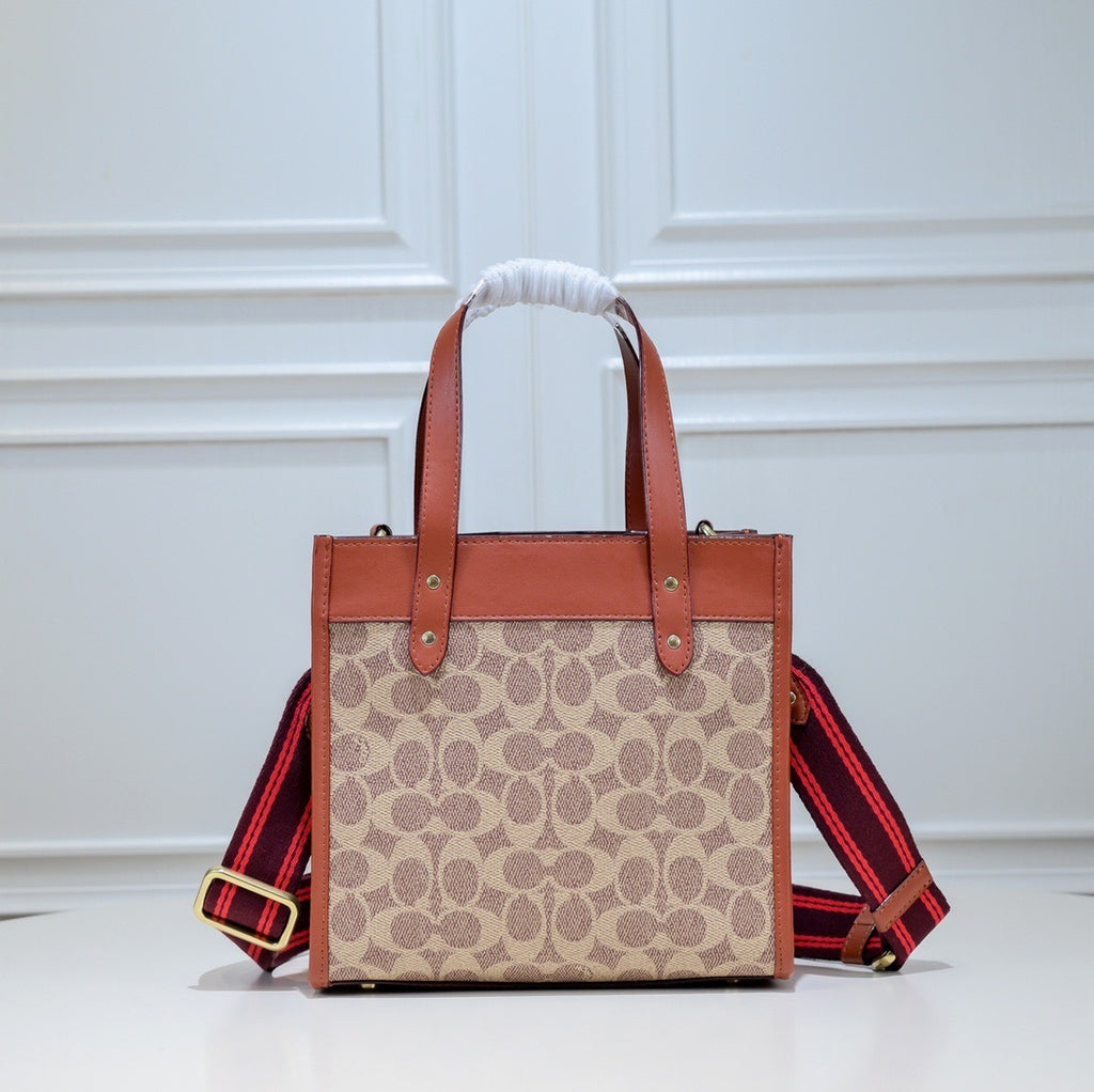 Coach Field Tote 22 Signature Canvas Khaki Ferragens Douradas