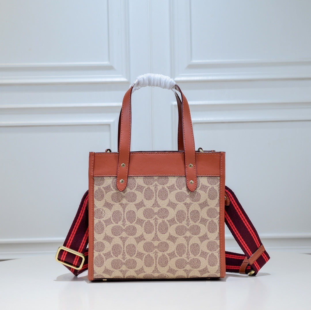 Coach Field Tote 22 Signature Canvas Khaki Ferragens Douradas