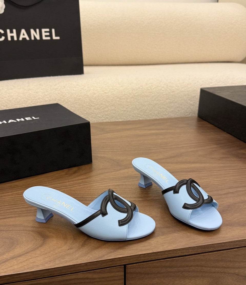 Chanel Interlocking CC Heeled Mules Light Blue & Black. Salto 5 cm.