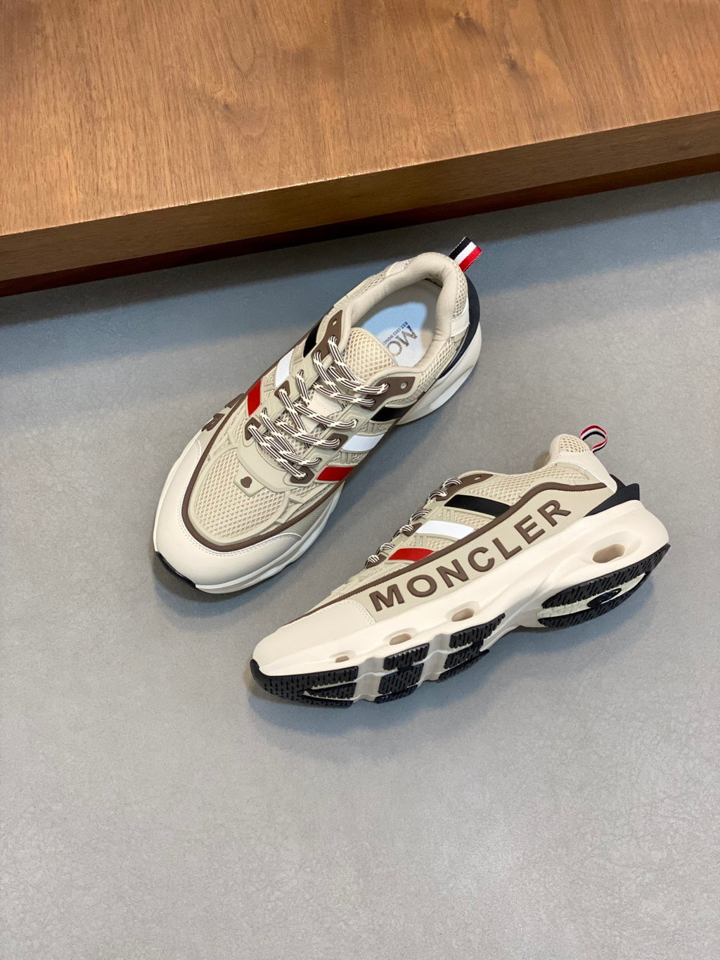 Tênis Moncler Leave No Trace Beje