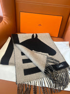Cachecol Hermès Casaque Love Story Preto e Bege