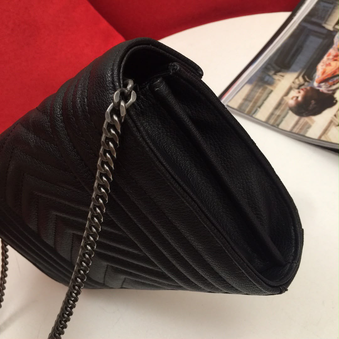 Yves Saint Laurent Envelope Black Ferragens Douradas