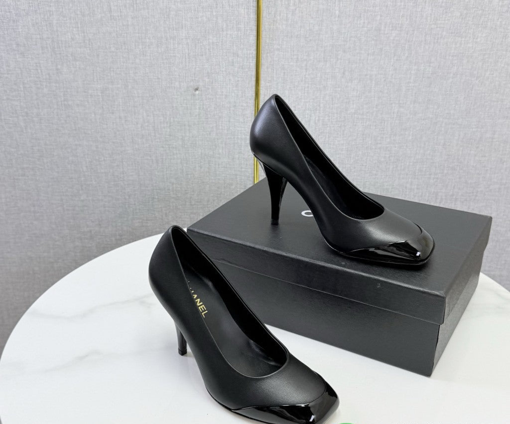Chanel Square-Toe Cap-Toe Pumps in Black Leather. Salto 9 cm.