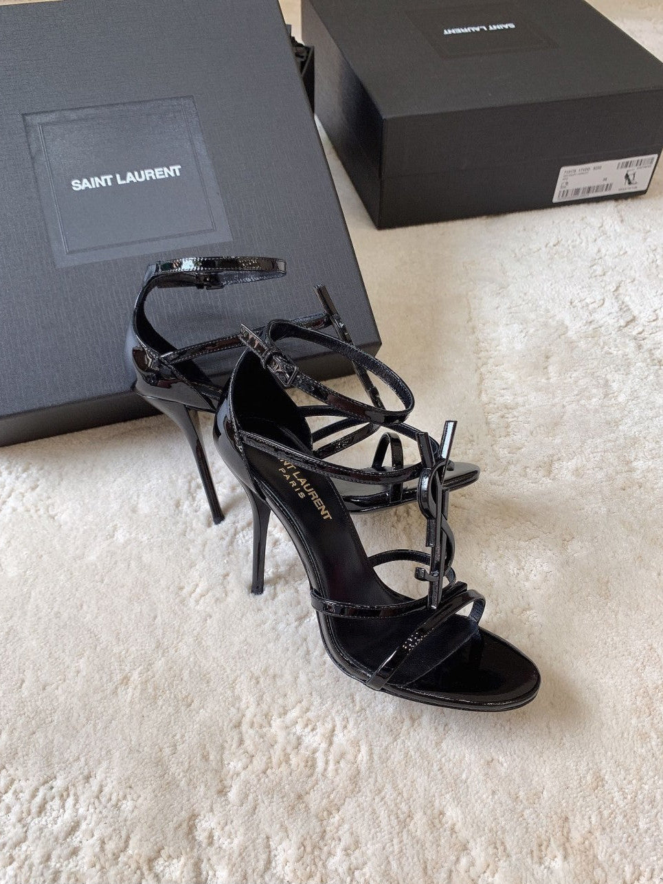Saint Laurent Cassandra Sandal Couro Envernizado