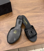 Chanel Interlocking CC Heeled Mules Black. Salto 5 cm.