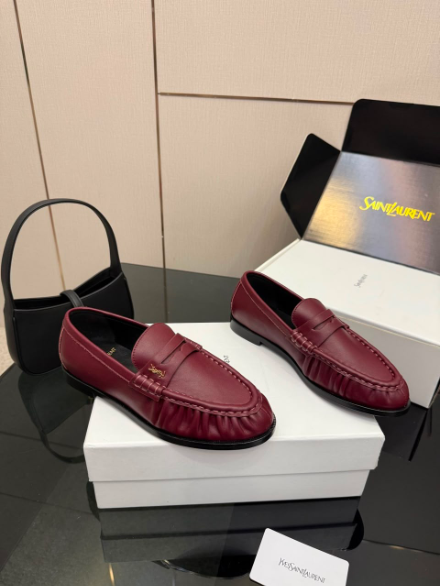 Mocassim YSL bordô