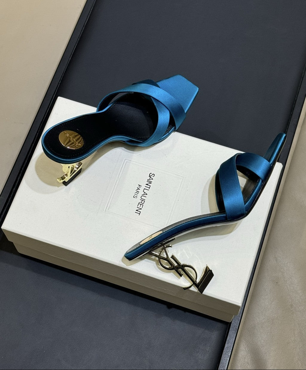 Saint Laurent  Mules Opyum Em Crepe De Cetim Azul Marinho