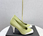 Chanel Square-Toe Cap-Toe Pumps in Olive Green & White Leather. Salto 9 cm.