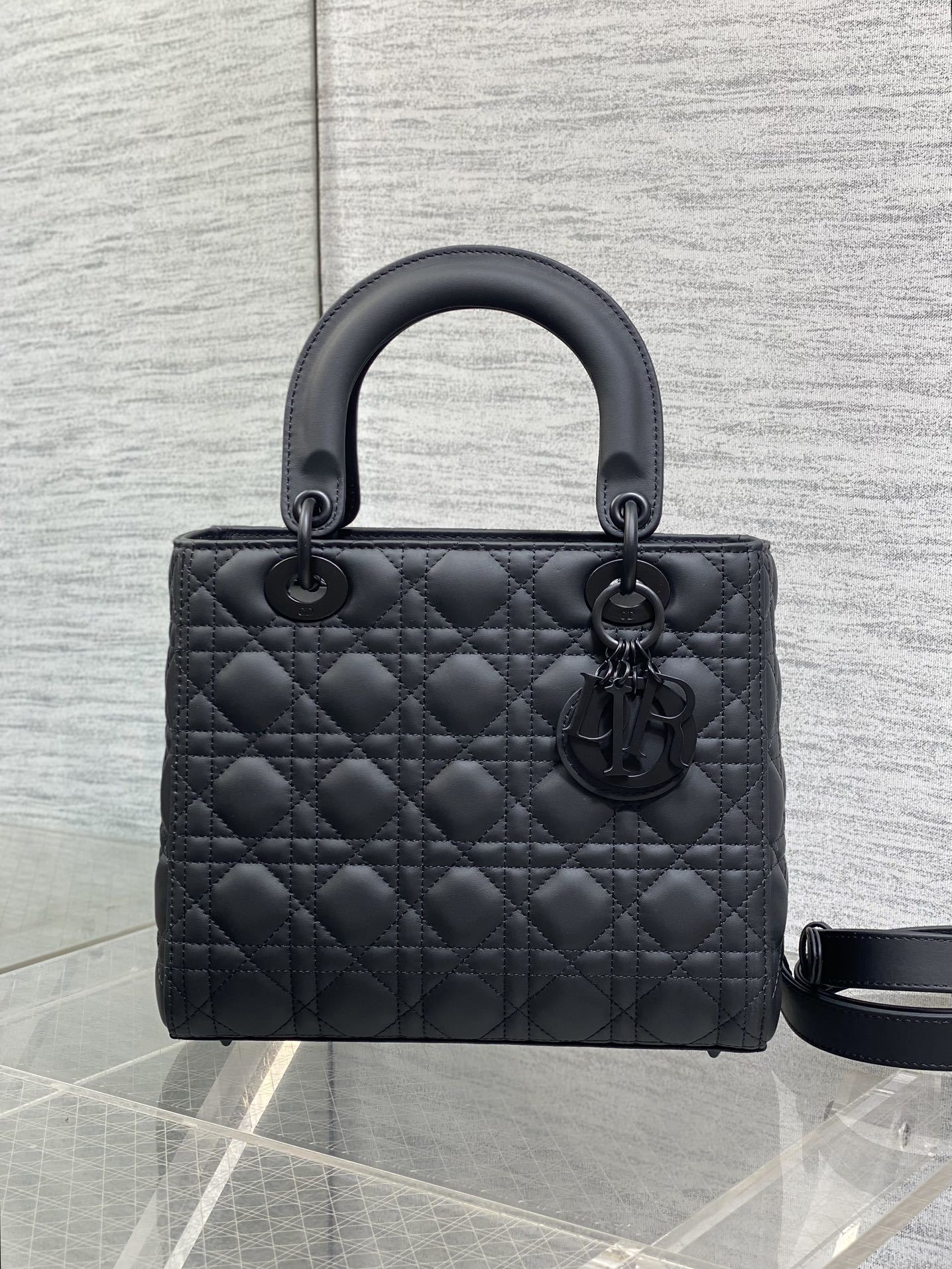 Dior Lady Dior Bag  Preto .