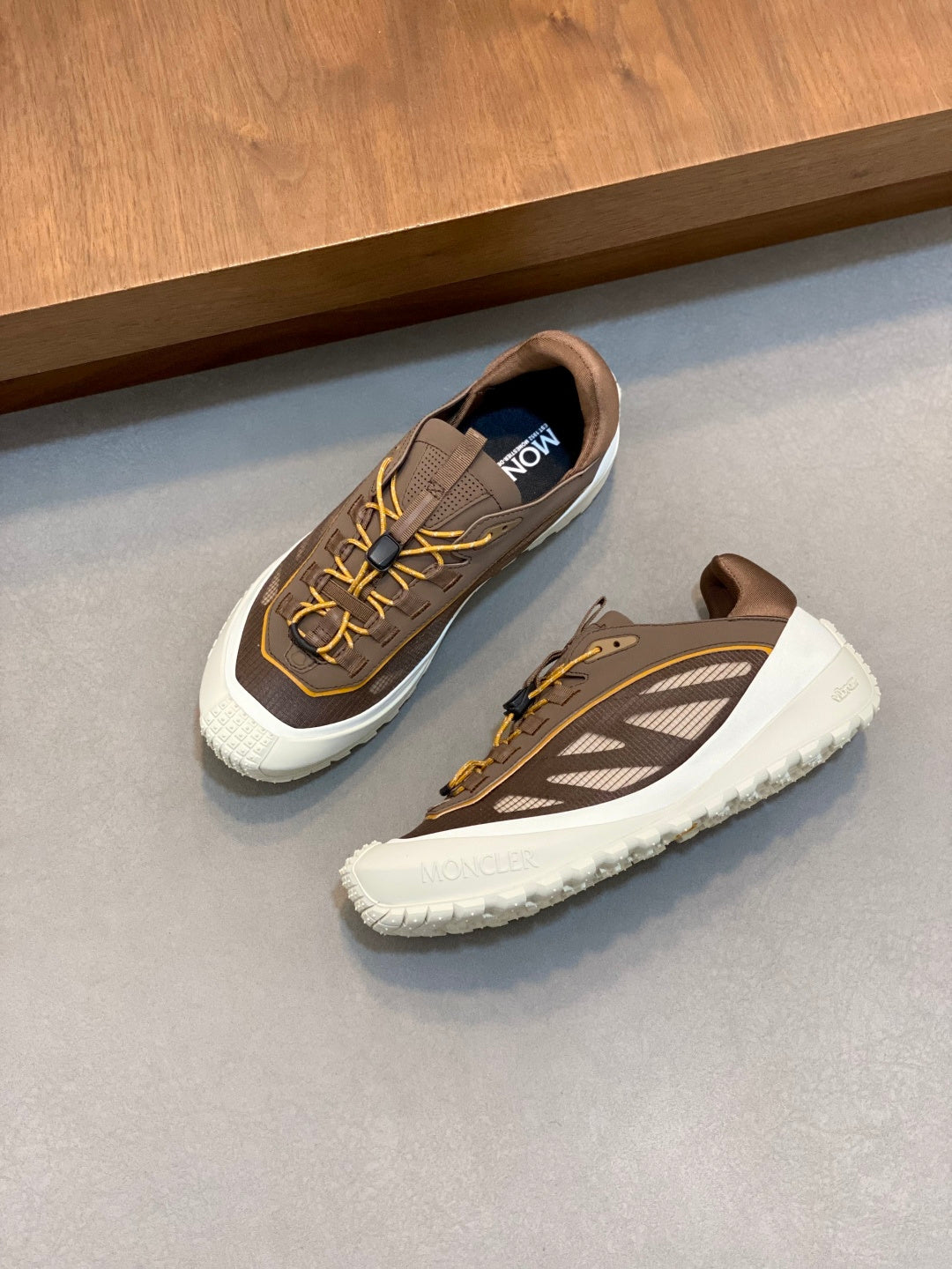 Tênis Moncler Trailgrip LP Marrom Taupe / Off White