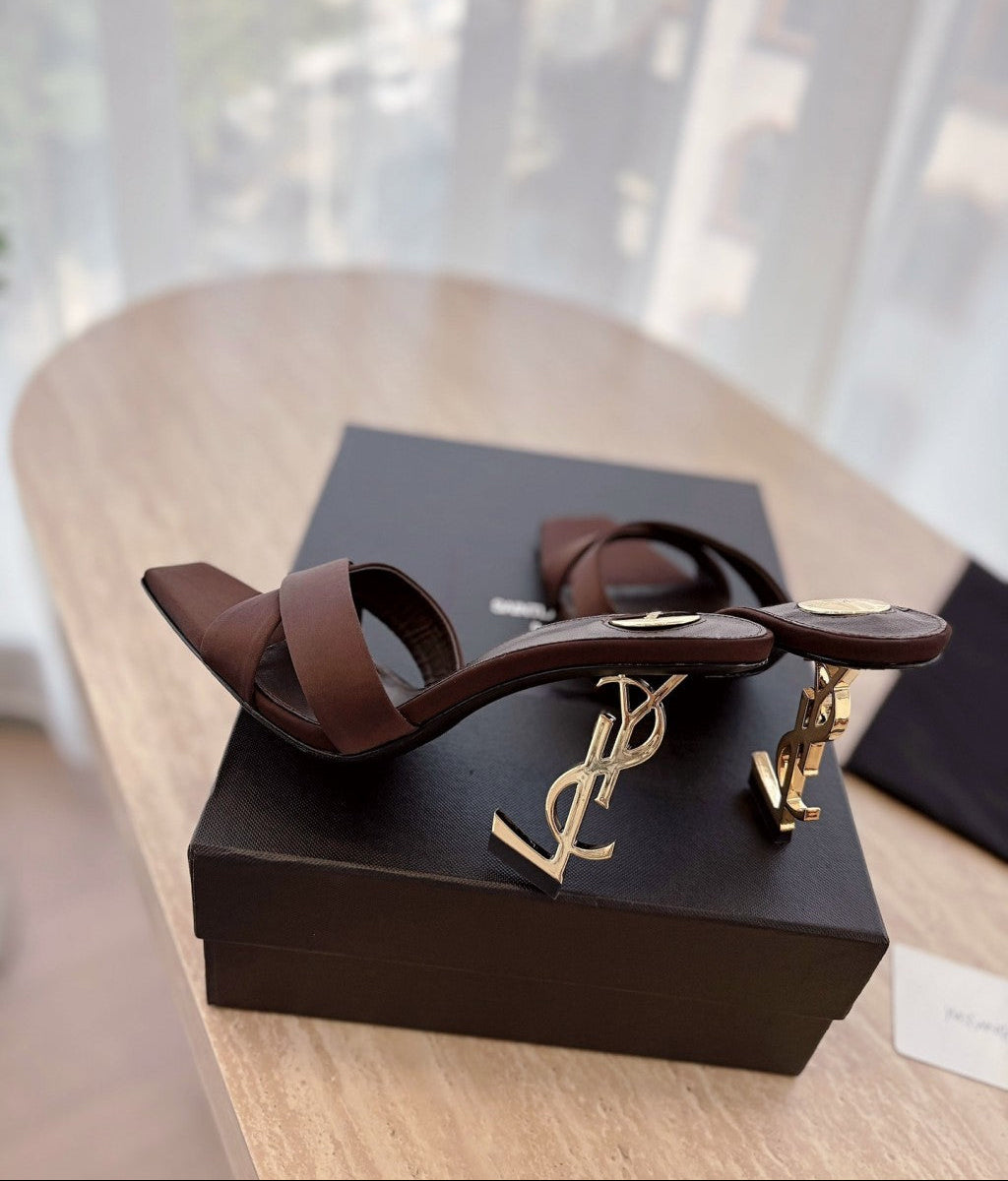 Saint Laurent  Mules Opyum Em Crepe De Cetim Marrom Escuro