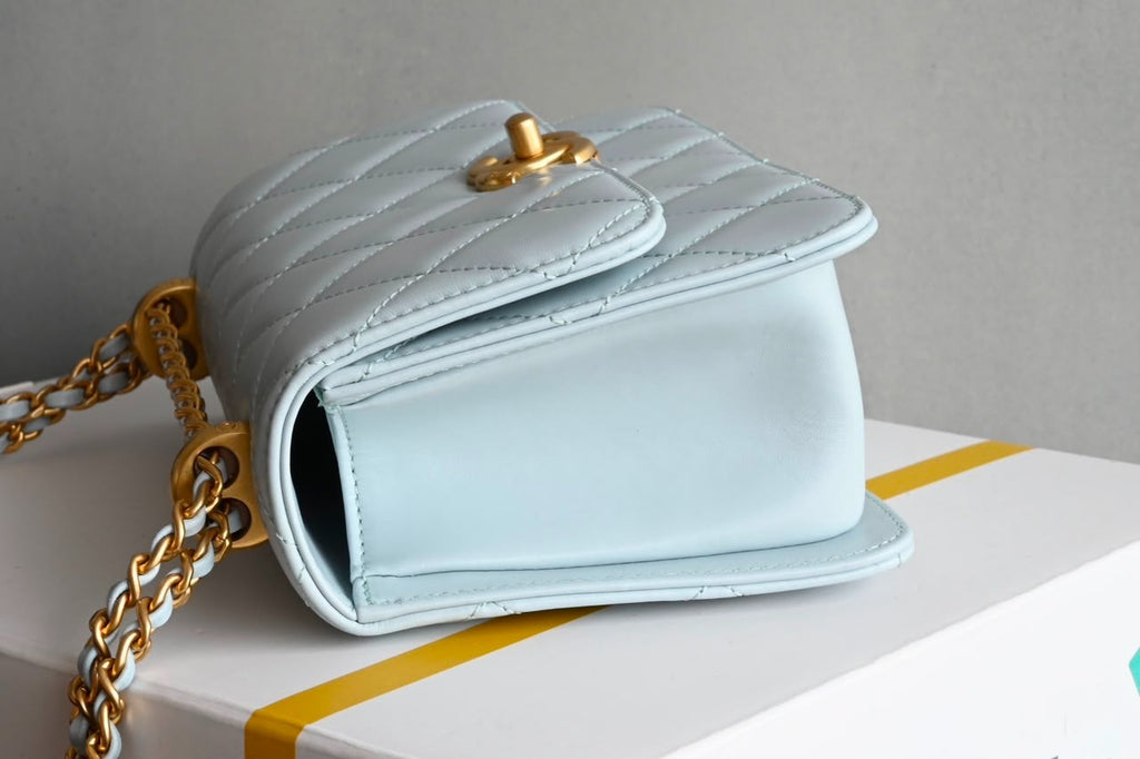 Chanel Mini Flap Bag com alça Pearl Crush