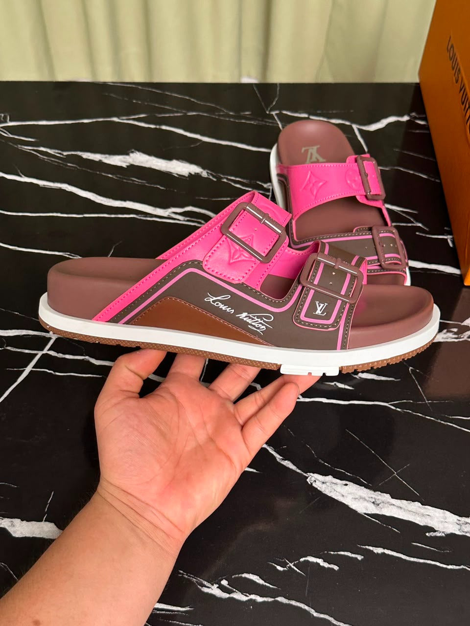 Sandália Louis Vuitton Trainer Mule Rose