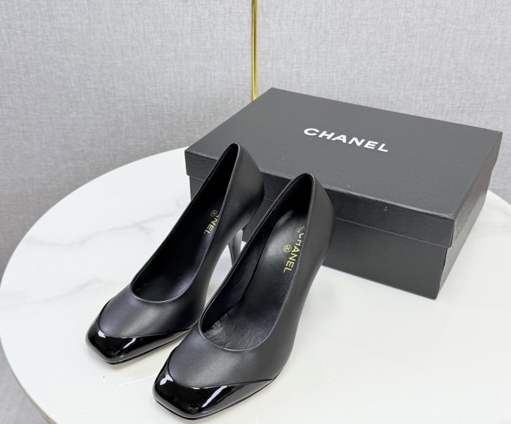 Chanel Square-Toe Cap-Toe Pumps in Black Leather. Salto 9 cm.