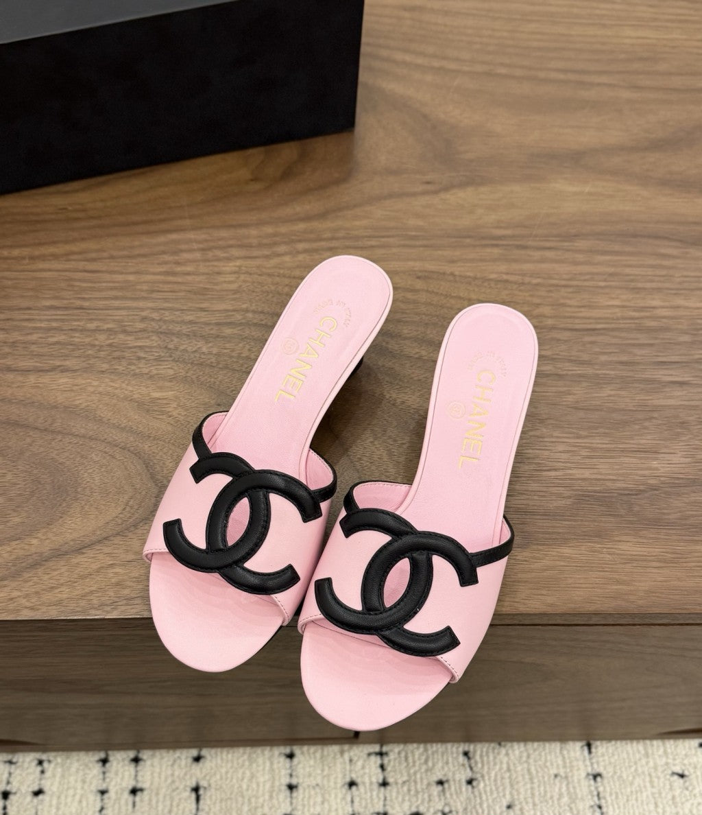 Chanel Interlocking CC Heeled Mules Pink & Black. Salto 5 cm.