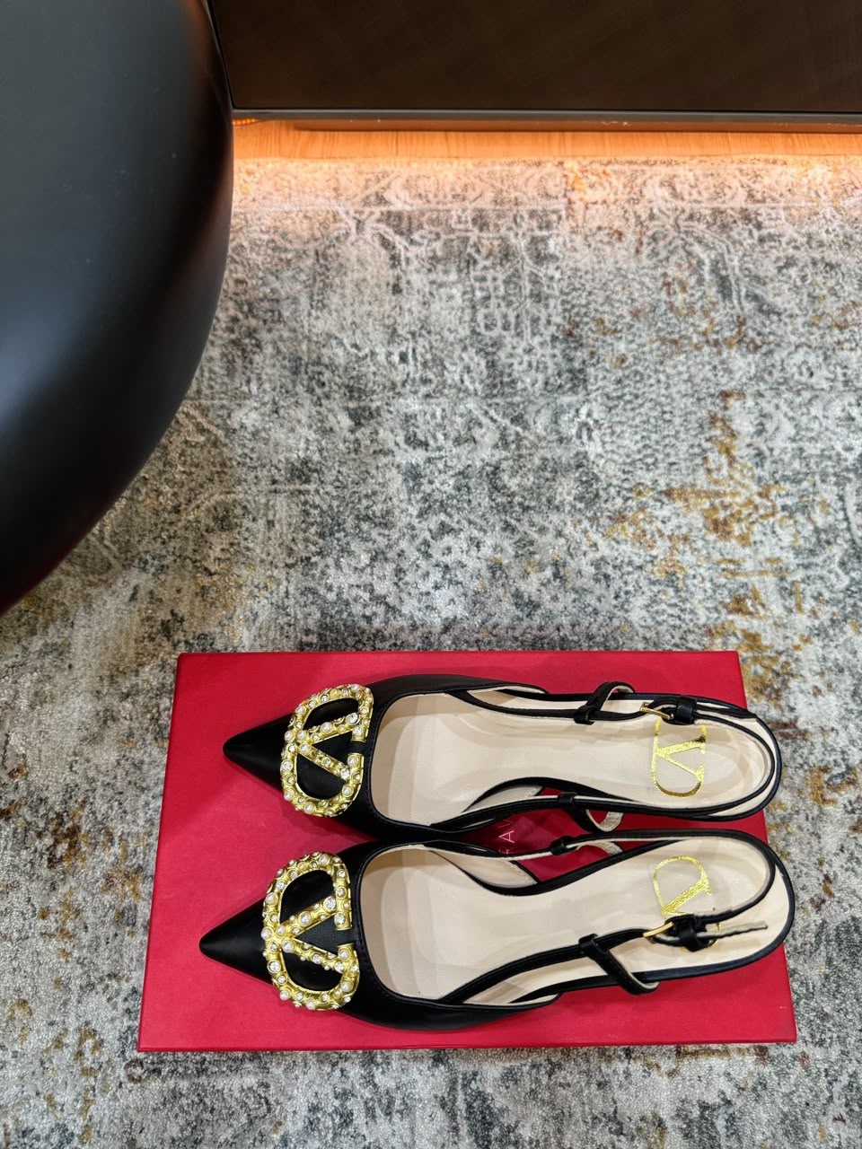Valentino Garavani VLogo Signature Slingback Pump Black Ferragens Douradas