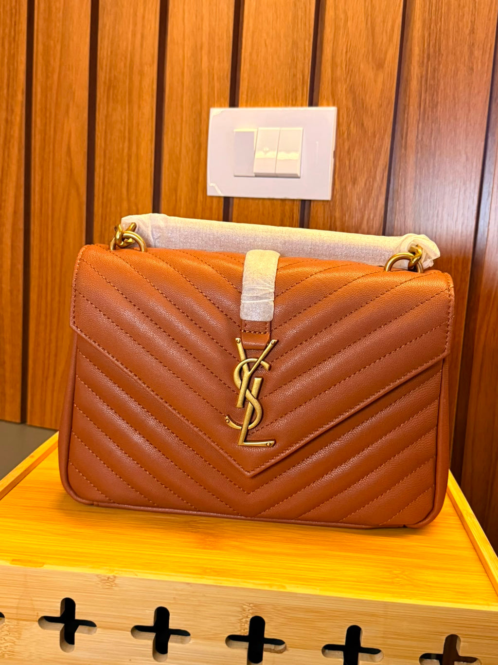 Yves Saint Laurent College Medium (Pronta entrega)