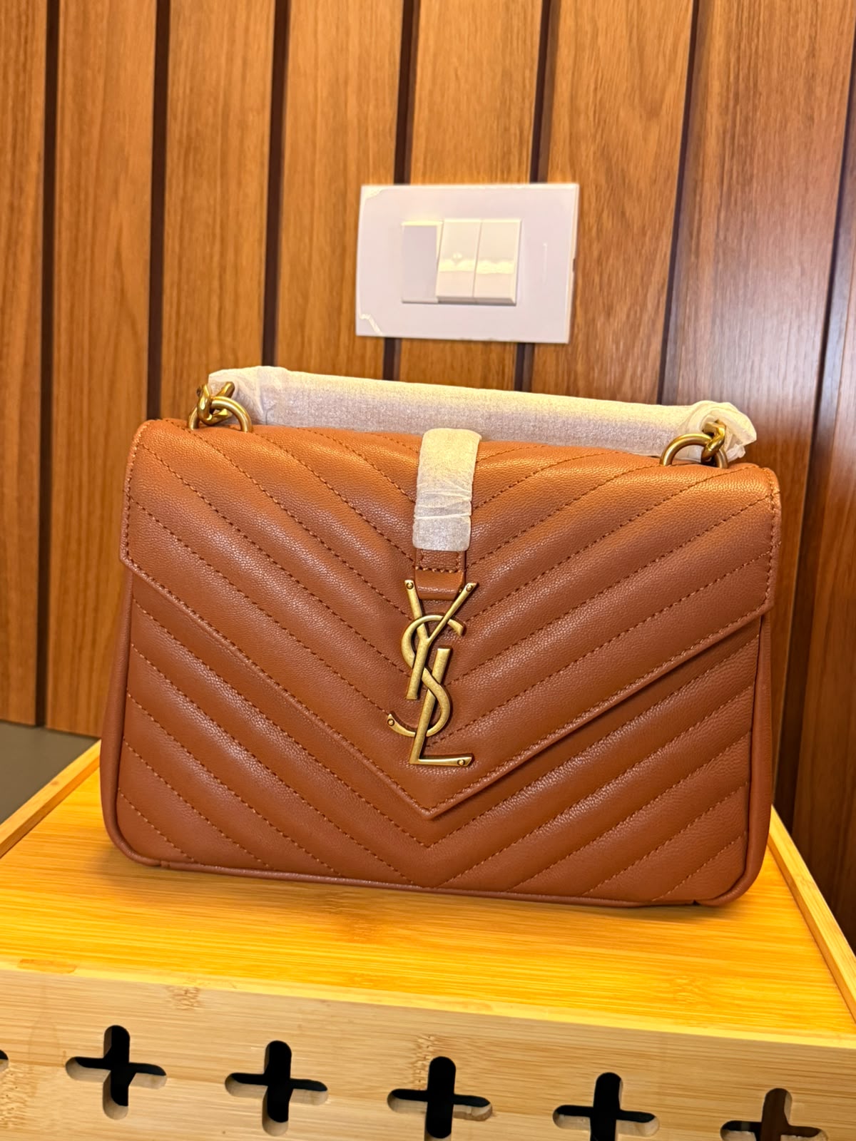 Yves Saint Laurent College Medium (Pronta entrega)