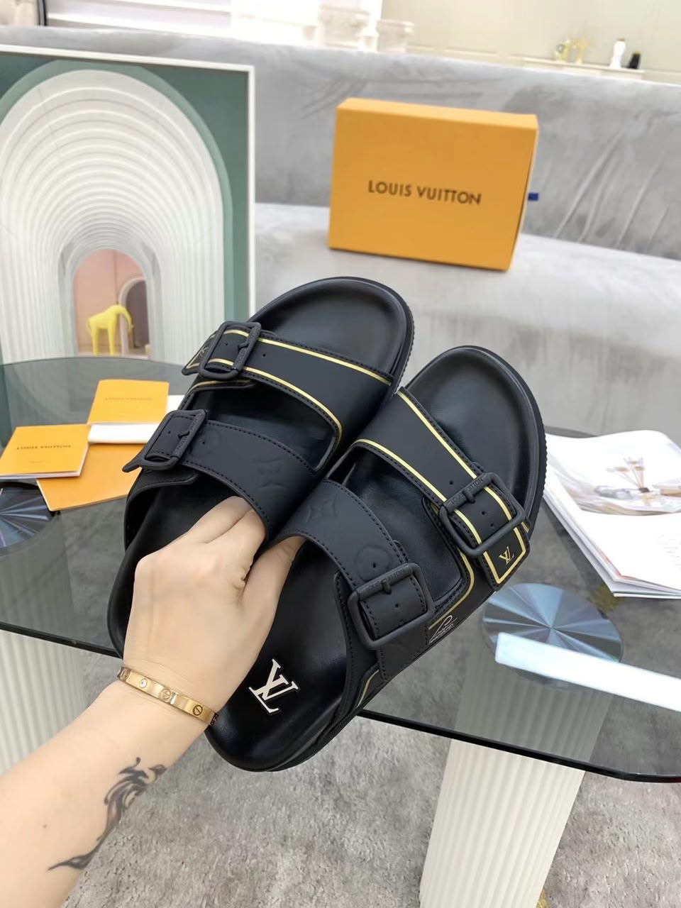 Sandália Louis Vuitton Trainer Mule Black / Yellow