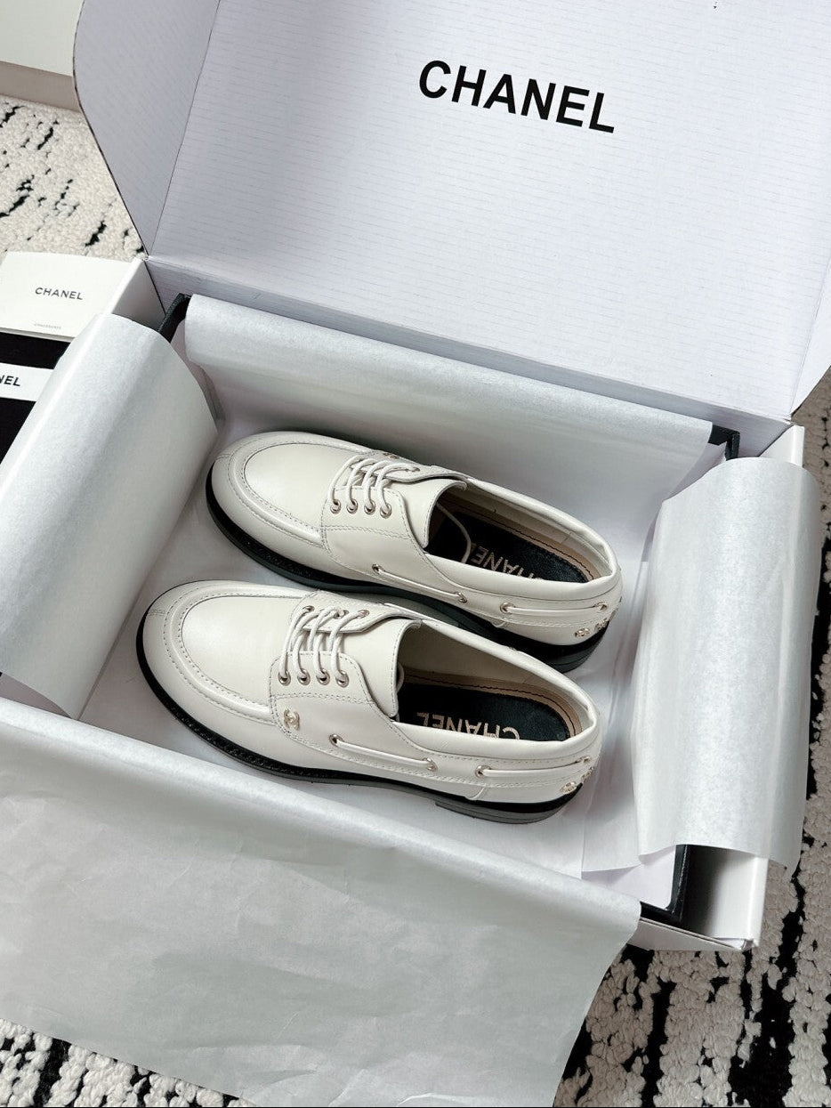 Derby Chanel 25 Edition white